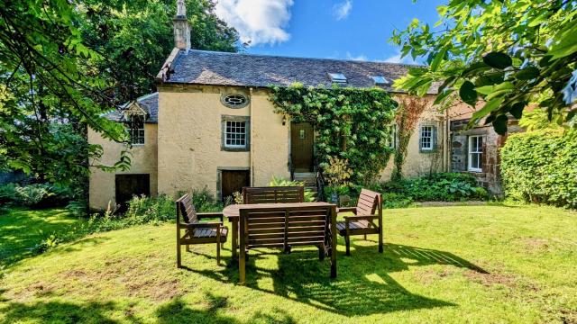 Powis House East Cottage