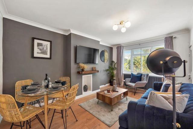 Stylish Maisonette near the heath with Free parking & Wi-Fi