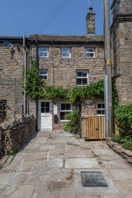 Chapel Cottage with Log Burner (Dog Friendly)