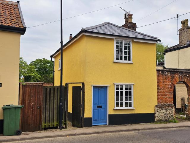 Perfectly Located Pretty Cottage