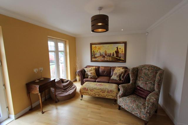 Immaculate 4BD Family Home in Lee on the Solent