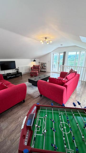 Pine Lodge - Two Bedrooms, High Bickington close to Umberleigh , Barnstaple , Bideford