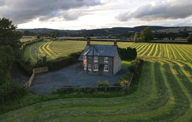 Country Cottage with Far Reaching Views