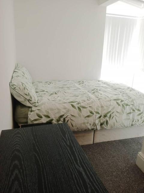 Double bed (R2) close to Burnley city centre