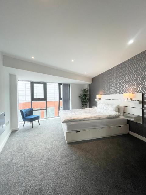 The Works-Fresh 2bed in centre, opposite Arndale.