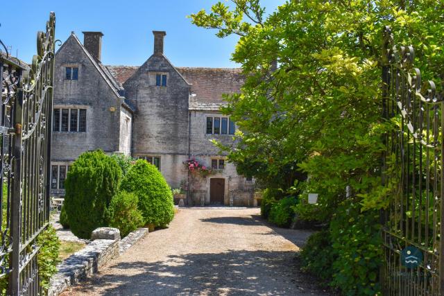 Poxwell Manor West Wing - Exclusive Dorset Retreat