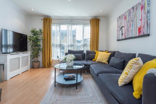 2 Bed town house with Garden in Hackney, London