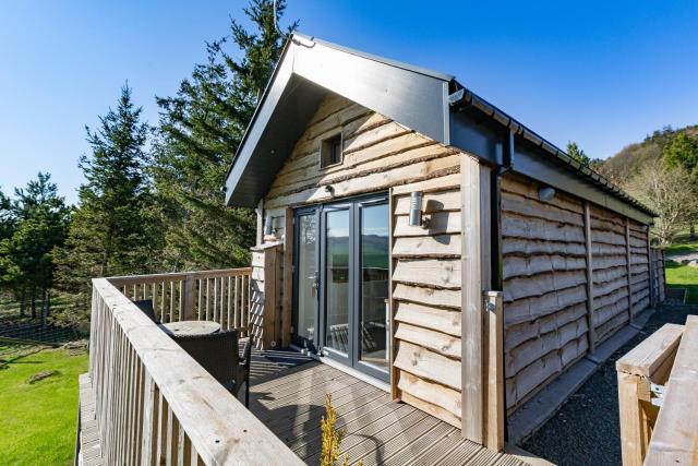 Hedgehog Lodge with Hot Tub