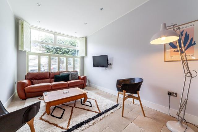 Bright Groundfloor 3BR Flat, Brockley, SE London