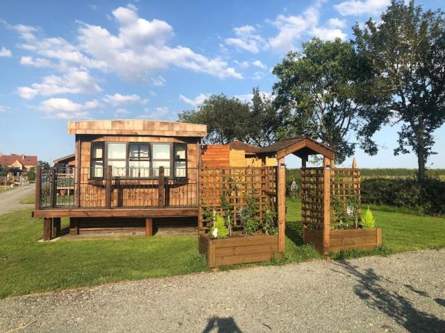 Couple’s Lodge With Hot Tub