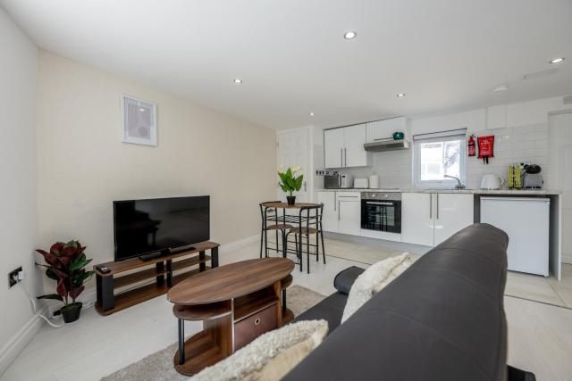 Modern Studio Apartment Kings Lynn