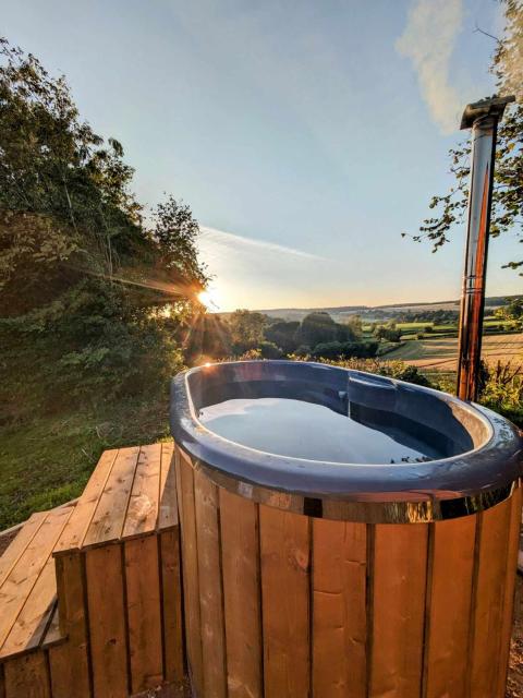 Couples Countryside Escape, Relax with Hot Tub and Views