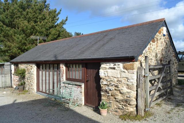 Cozy, open plan barn with log burner