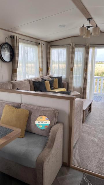 Field View - Martello Beach - Sylwia's Holiday Homes