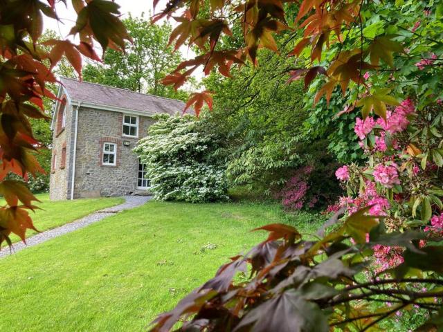 Beautiful Garden Cottage, close to Llandeilo.