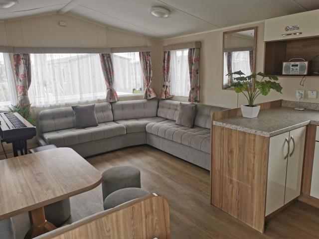 Cosy 3 Bedroom Beachfront Getaway in Mersea