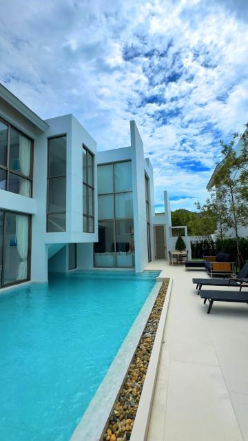 Modern 3 bed room villa Phuket