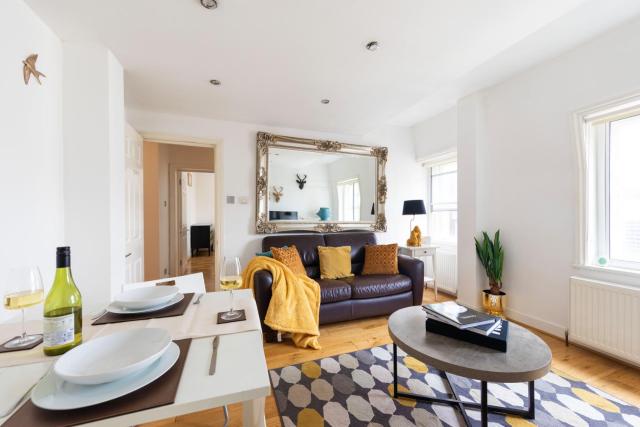 Bond Street Apartment - Sleeps 4