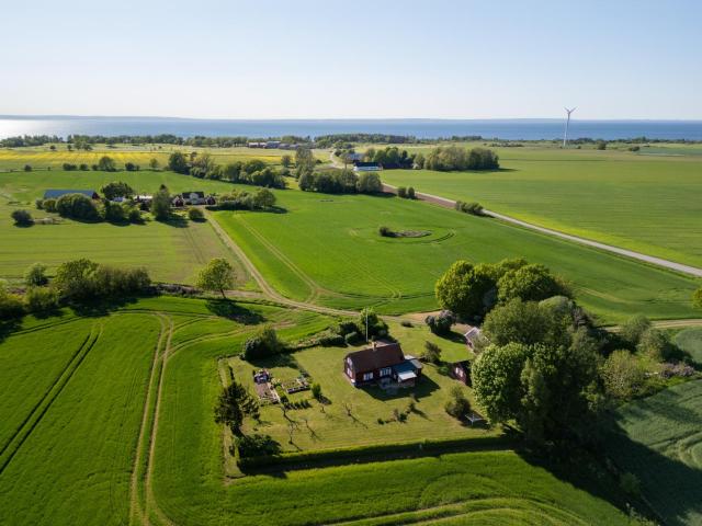 precis intill Ombergs golfbana, nära till Vättern, stora Lund och Hästholmen