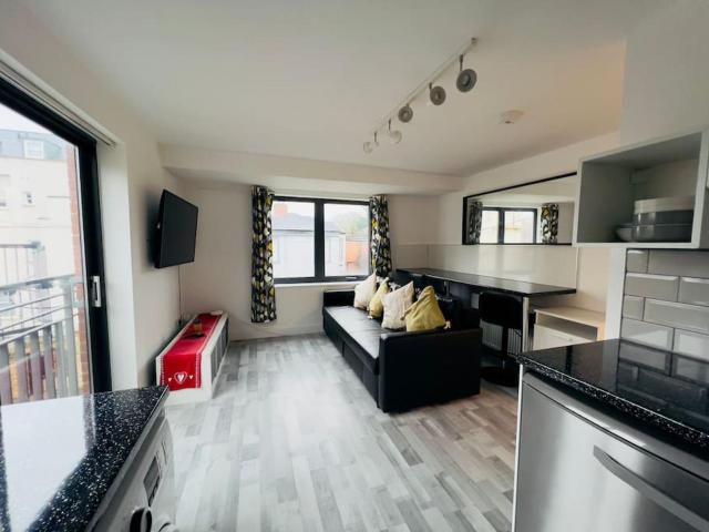 Lovely 2 bedroom flat with free parking Flat 5