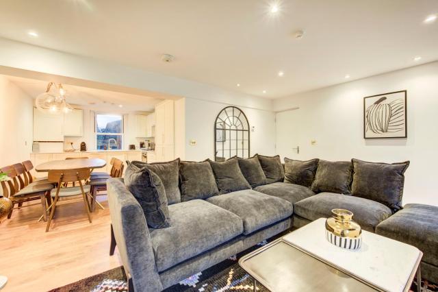 Prime Location Marylebone 4 Bed Designer Flat