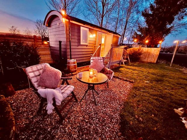 Whiskers and Woods Shepherd Hut