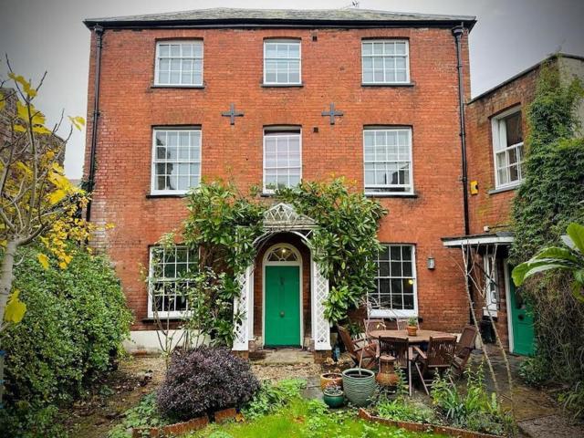 Large Georgian house in heart of Exeter