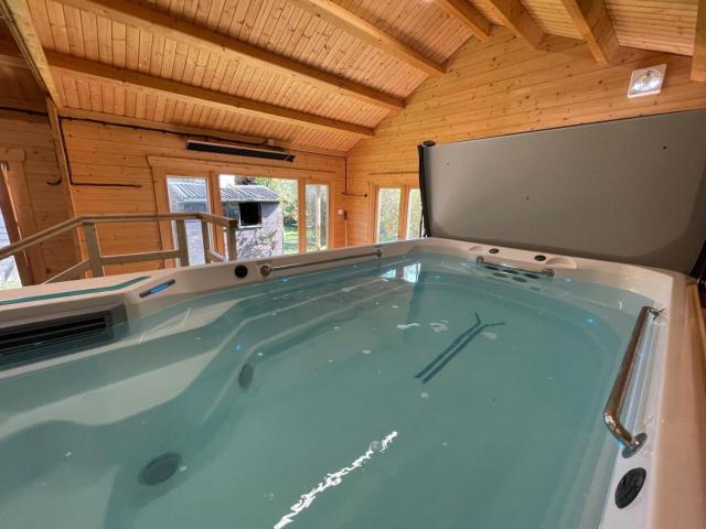 PEACEFUL entire property with luxury jacuzzi pool