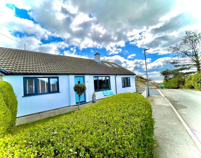 Bungalow, mountain and sea views parking