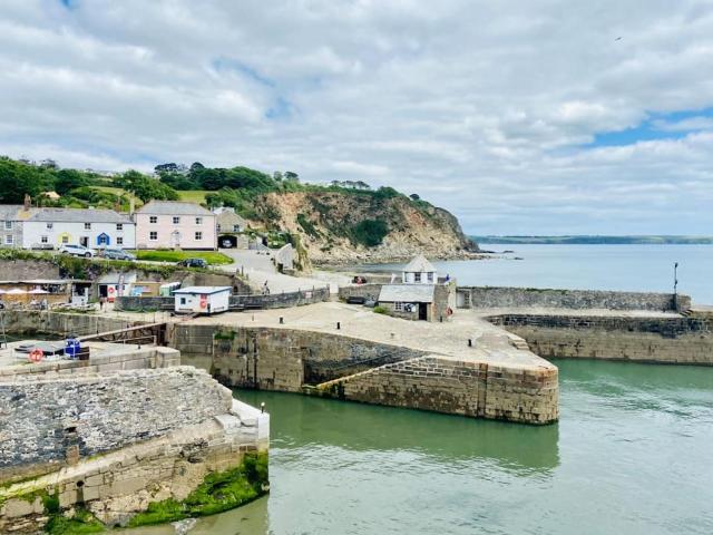 Charlestown Cottage Harbour & Beach short walk!