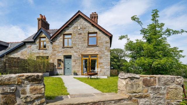 Tranquil countryside cottage for two