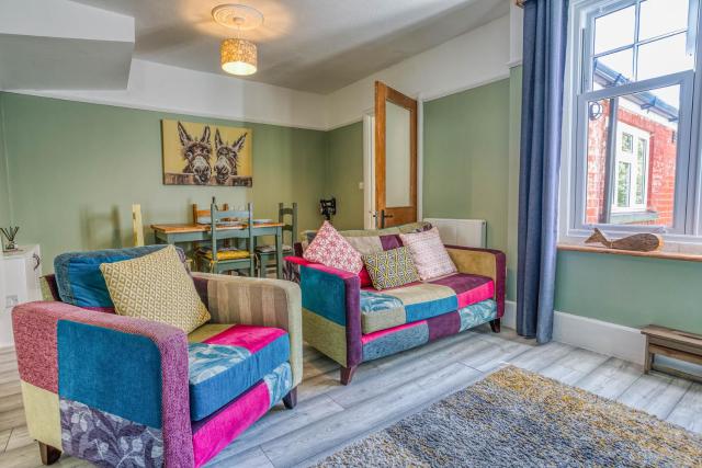 The Hideaway, Chic Coastal Apartment - Crabpot Cottages Sheringham