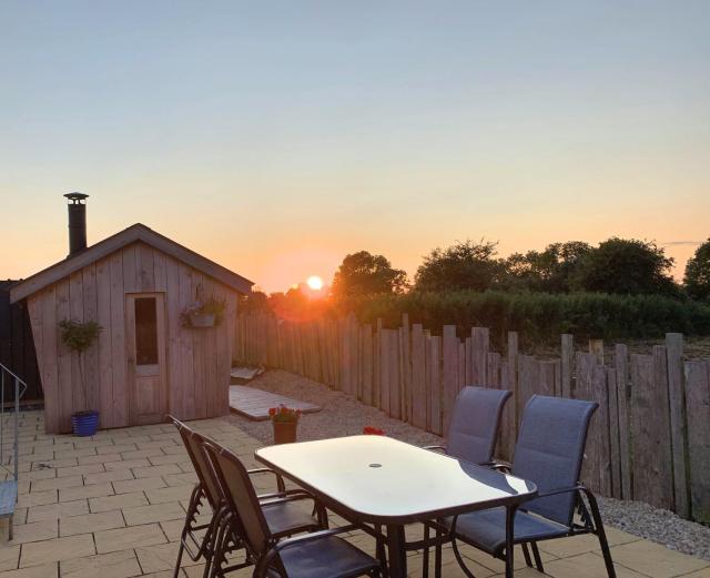 The Nest Retreat - Hot Tub & Sauna - 2 bedroom - near Glastonbury