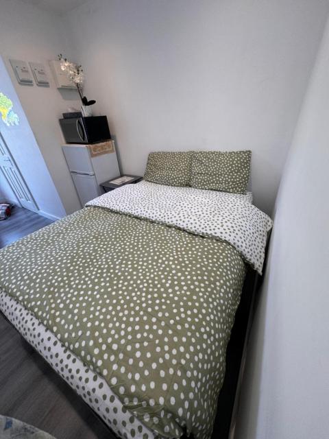 Enjoy the comfort at self-contained studio with free Parking - near Luton airport