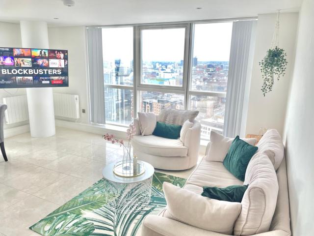 22nd Floor Luxury City Centre Apartment