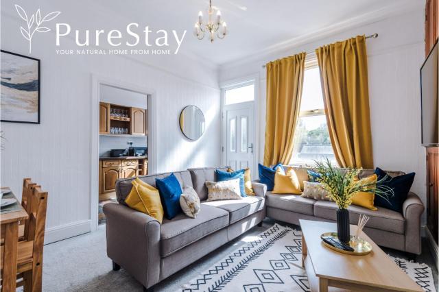 Beautiful Pontefract House w/ Parking Sleeps 12 by PureStay