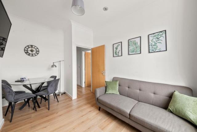 Central Reading - 3 bed apartment