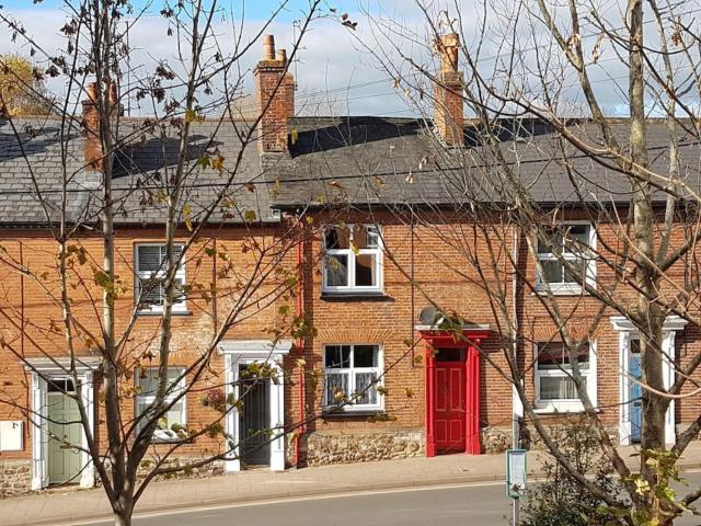 Cosy Devon Town House and Garden with BBQ