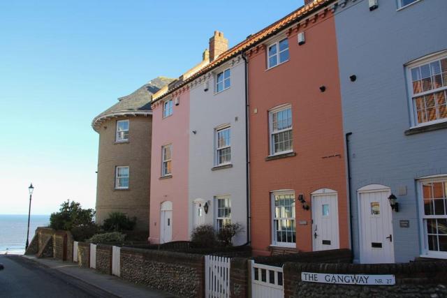 Commodore's Cottage Next to beach & all amenities