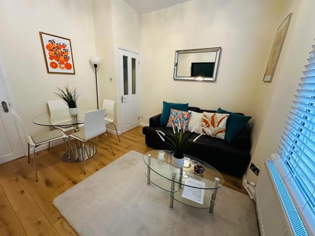 Charming Notting Hill Retreat 2 Bed Flat by Station