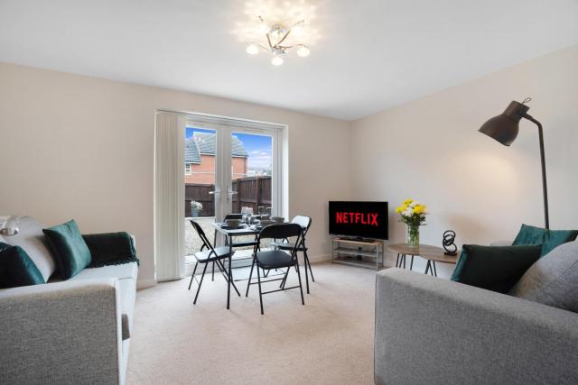 NEW! Stylish 2-Bed Home by Stay With Us, Ideal for Families, Sleeps 4!