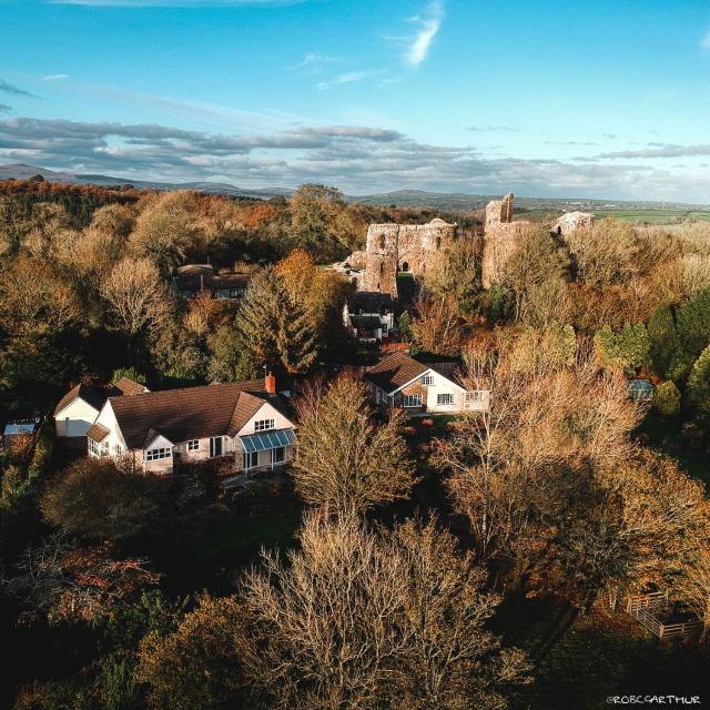 Escape to Pembrokeshire - charming spacious cottage