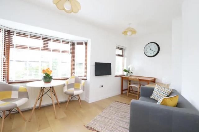 Campbell Modern 2BR Apartment in Oxford Free Parking