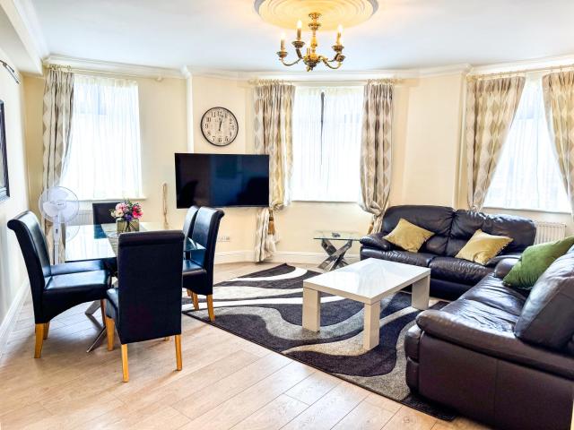 Hyde Park Corner Spacious 2 Bedroom