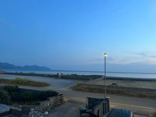 Seafront cottage Dinas Dinlle