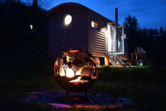 Meidrim Meadows luxury shepherd's hut