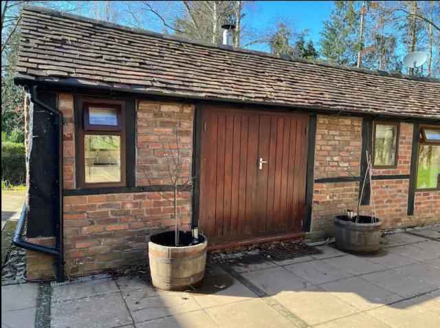 Cottage in Jacobean Farmhouse grounds