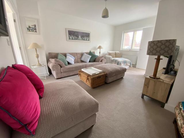 Village location - 3 bedroom house - close to Tythe Barn and Bicester Village Outlet