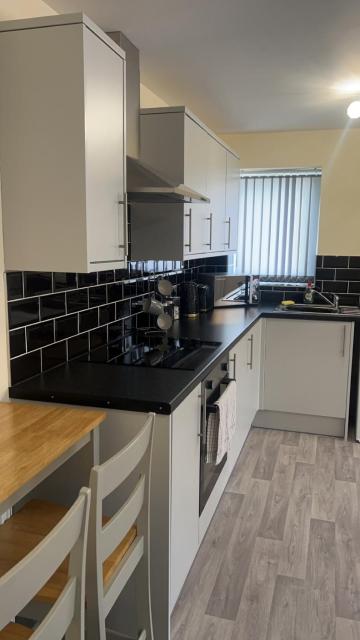 Brand new luxury 1 & 2 bed apartments with Open plan kitchens & Diner , FREE WIFI & NETFLIX included