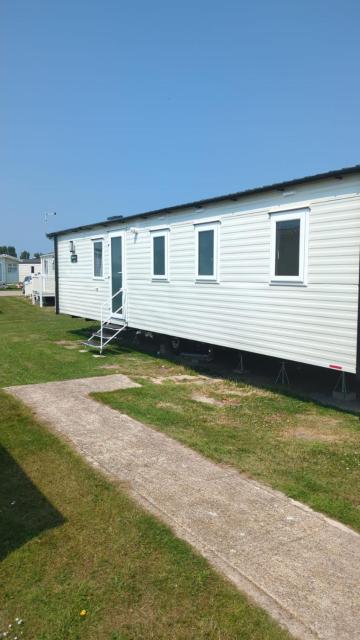 An oasis of serenity in Camber sands - brand new 8 berth caravan